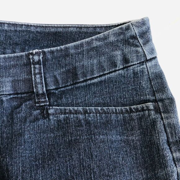 St. John's Bay Straight Leg Denim Jeans Women's Size 14 Blue Mid Rise Dark Wash - Picture 15 of 16